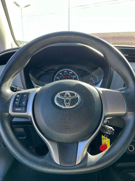 2015 Toyota Yaris LE