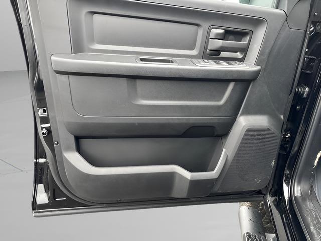 2026 Ram 2500 Black Express Crew Cab 4x4 6'4" Box