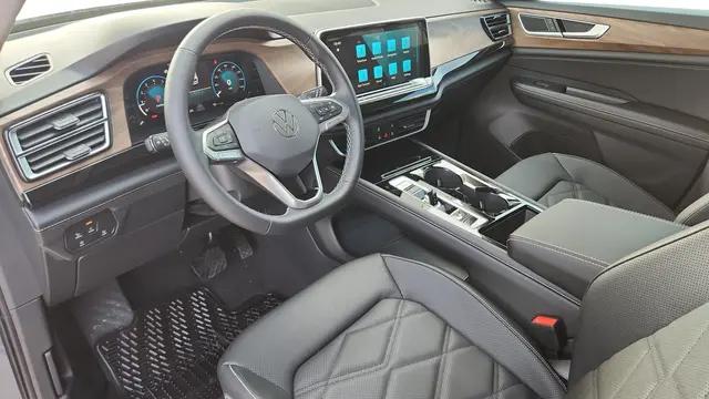 2026 Volkswagen Atlas SE with Technology