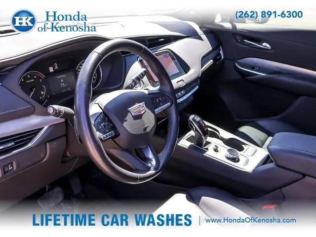 2022 Cadillac XT4 Premium Luxury
