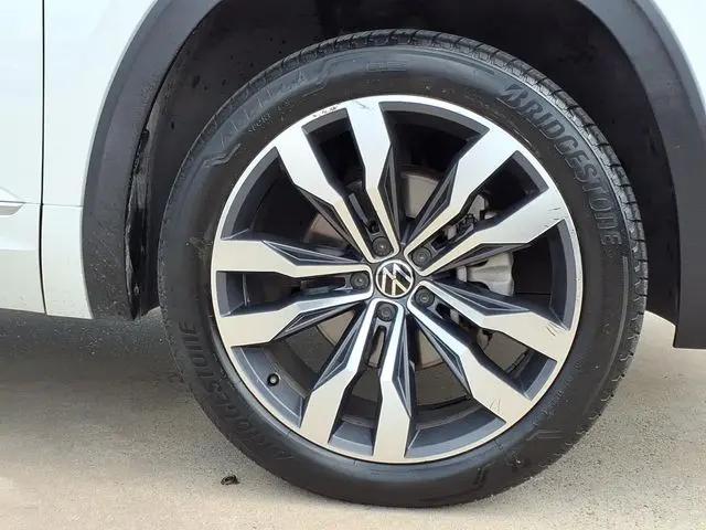 2023 Volkswagen Atlas Cross Sport 3.6L V6 SEL Premium R-Line