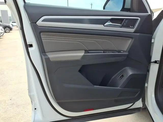 2023 Volkswagen Atlas Cross Sport 3.6L V6 SEL Premium R-Line