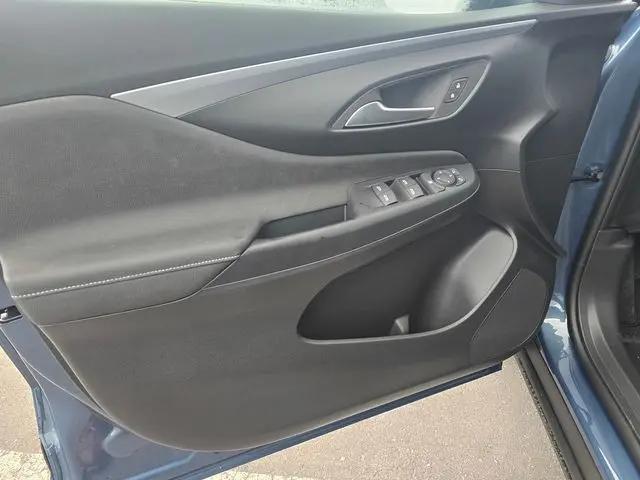 2026 Buick NV Preferred FWD