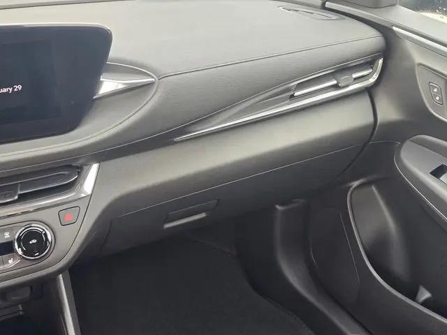 2026 Buick NV Preferred FWD