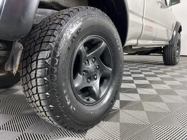 2004 Toyota Tacoma Base V6