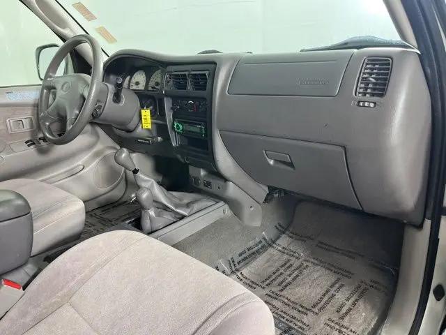 2004 Toyota Tacoma Base V6