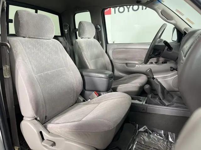 2004 Toyota Tacoma Base V6