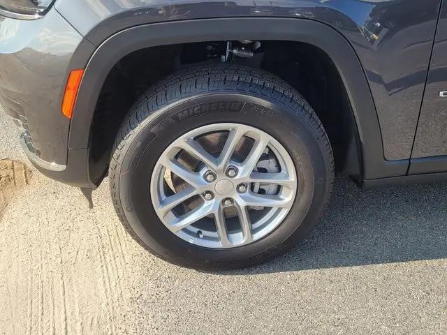 2025 Jeep Grand Cherokee L Laredo 4x2
