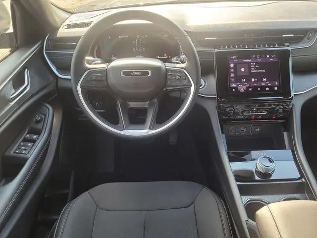 2025 Jeep Grand Cherokee L Laredo 4x2