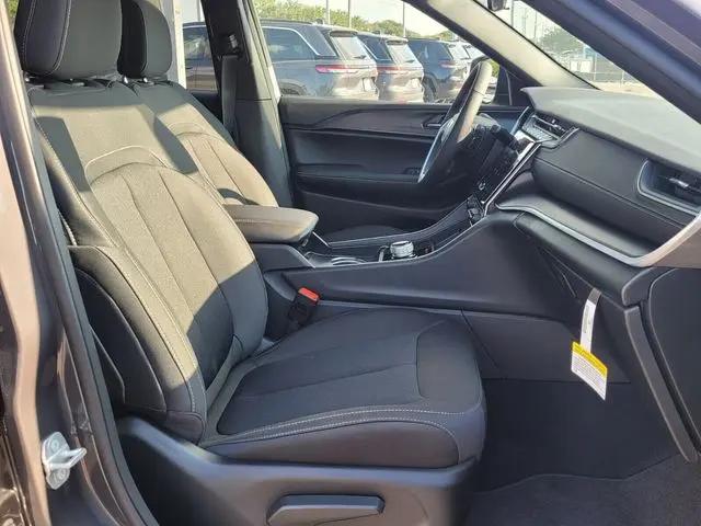 2025 Jeep Grand Cherokee L Laredo 4x2