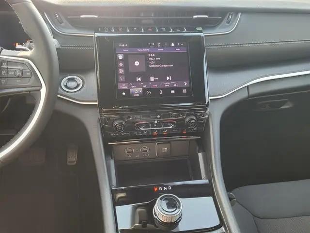 2025 Jeep Grand Cherokee L Laredo 4x2