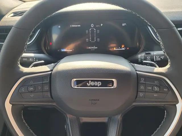 2025 Jeep Grand Cherokee L Laredo 4x2