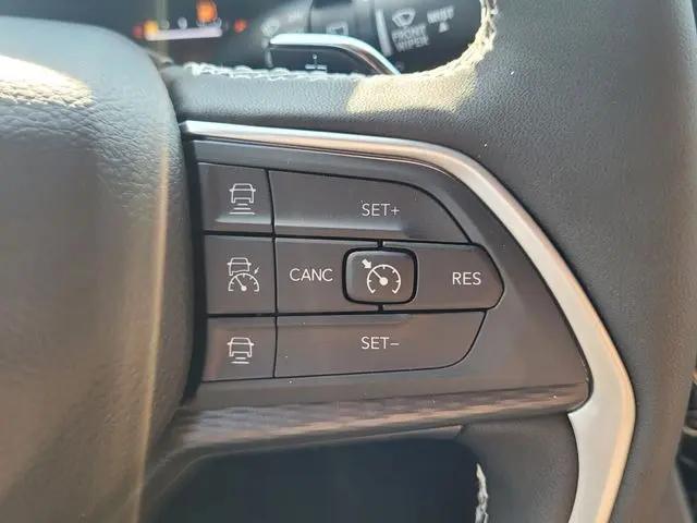 2025 Jeep Grand Cherokee L Laredo 4x2