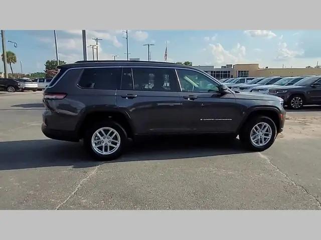 2025 Jeep Grand Cherokee L Laredo 4x2