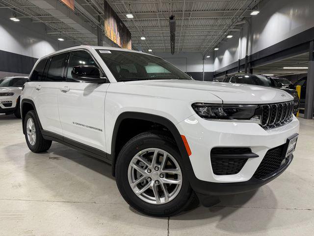 2025 Jeep Grand Cherokee GRAND CHEROKEE LAREDO X 4X4