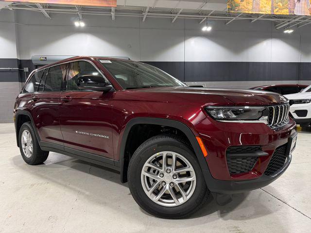 2025 Jeep Grand Cherokee GRAND CHEROKEE LAREDO X 4X4