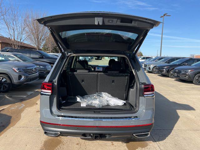 2026 Volkswagen Atlas SE with Technology