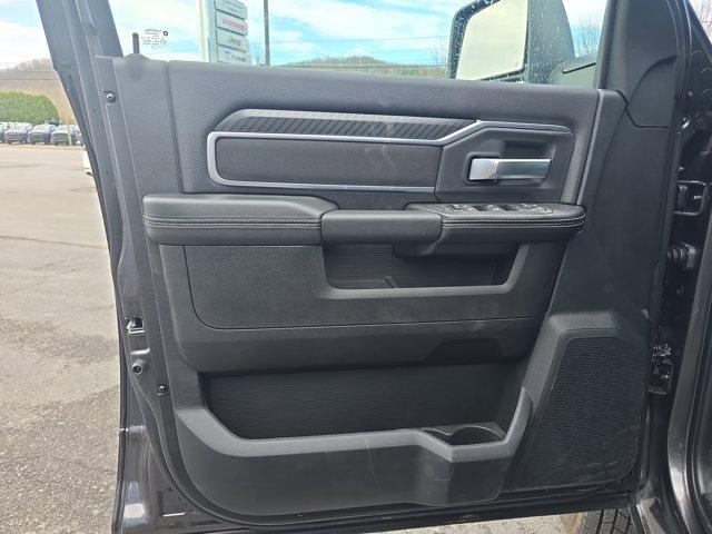 2026 Ram 3500 Big Horn Crew Cab 4x4 8' Box