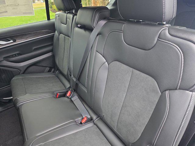 2026 Jeep Grand Cherokee L Altitude 4x4