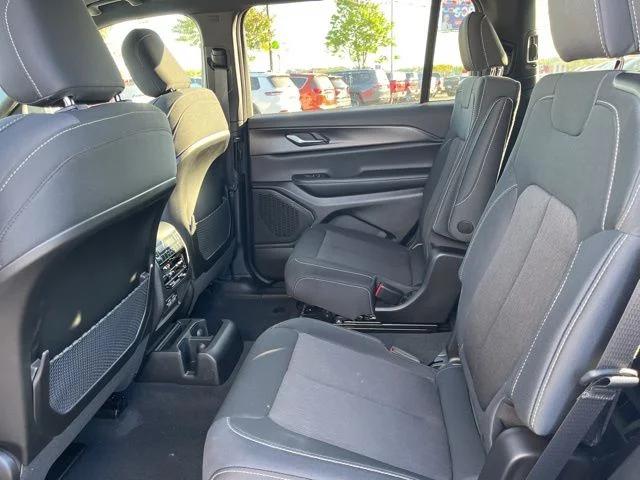 2026 Jeep Grand Cherokee L Altitude 4x4