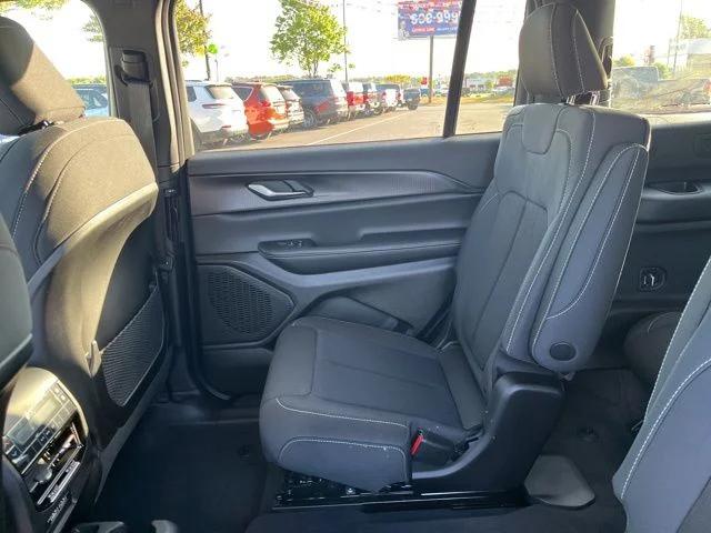 2026 Jeep Grand Cherokee L Altitude 4x4