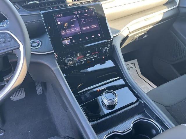 2026 Jeep Grand Cherokee L Altitude 4x4