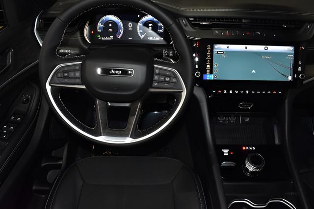 2026 Jeep Grand Cherokee Altitude 4x4