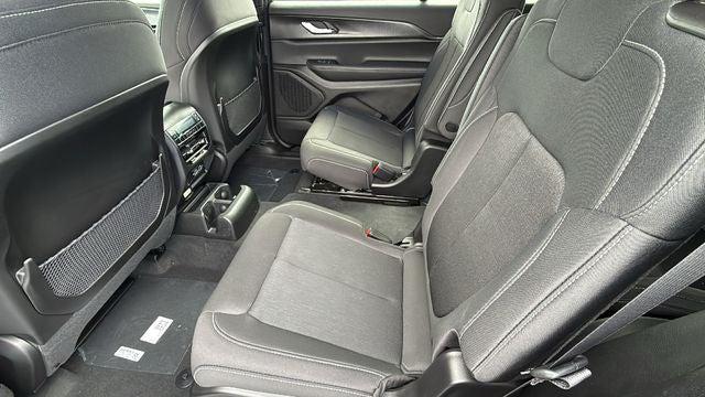 2026 Jeep Grand Cherokee Altitude 4x2