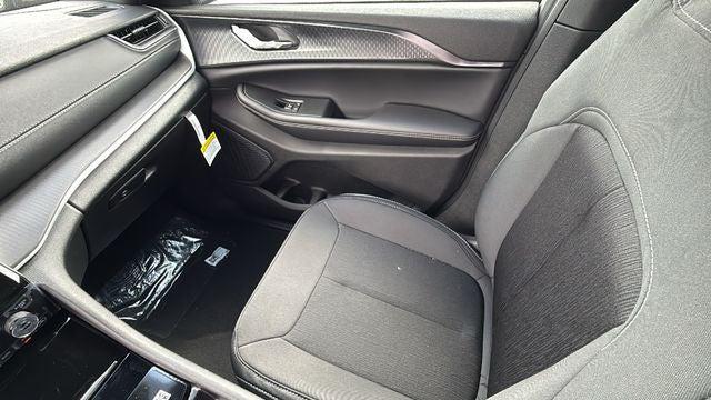 2026 Jeep Grand Cherokee Altitude 4x2