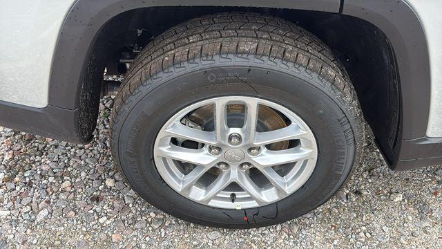 2026 Jeep Grand Cherokee Altitude 4x2