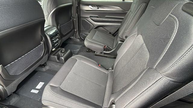 2026 Jeep Grand Cherokee Altitude 4x2
