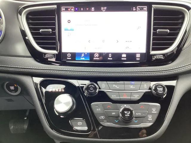 2026 Chrysler Pacifica Select AWD