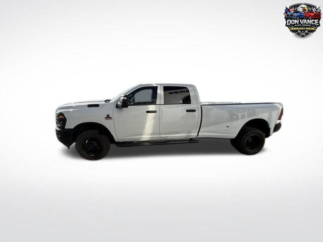 2026 RAM Ram 3500 RAM 3500 TRADESMAN CREW CAB 4X4 8 BOX