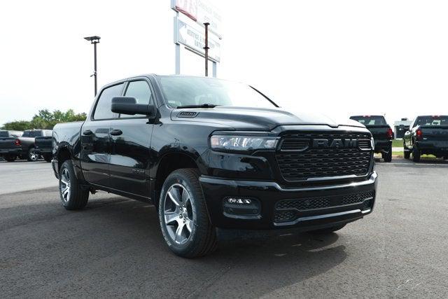 2026 RAM Ram 1500 RAM 1500 EXPRESS CREW CAB 4X2 57 BOX
