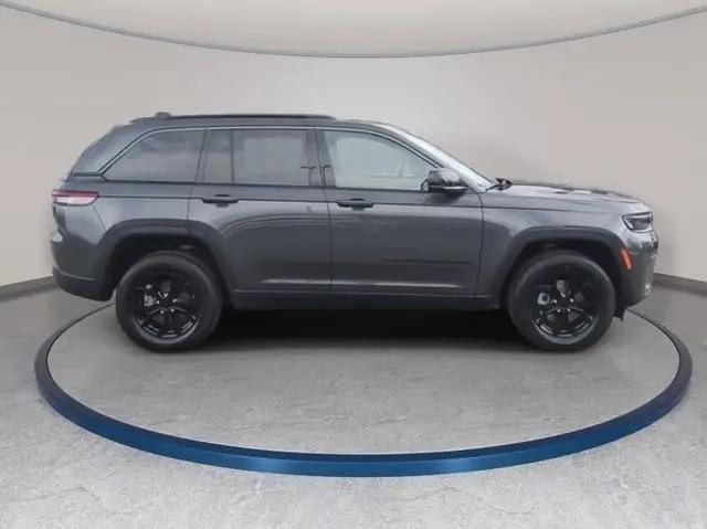 2026 Jeep Grand Cherokee Altitude 4x4