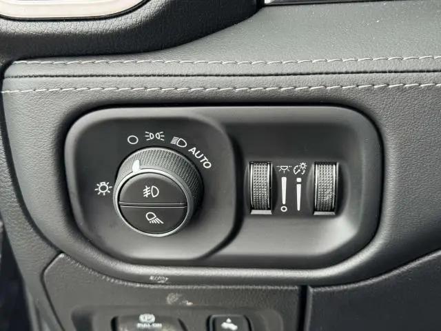 2026 Ram 1500 Limited Crew Cab 4x4 5'7" Box
