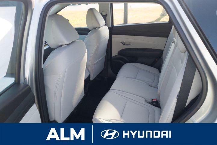 New 2026 White Pearl HYUNDAI SE FWD image 16