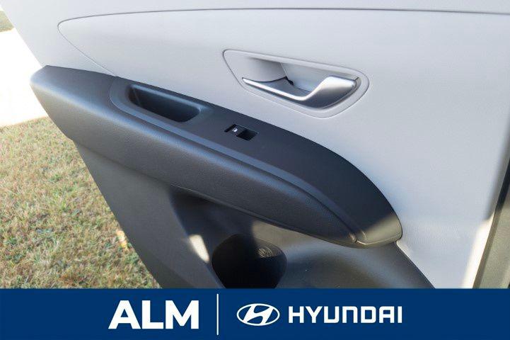 New 2026 White Pearl HYUNDAI SE FWD image 20
