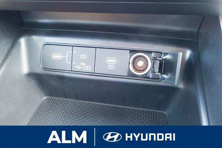 New 2026 White Pearl HYUNDAI SE FWD image 24
