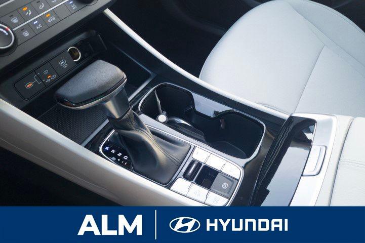 New 2026 White Pearl HYUNDAI SE FWD image 25