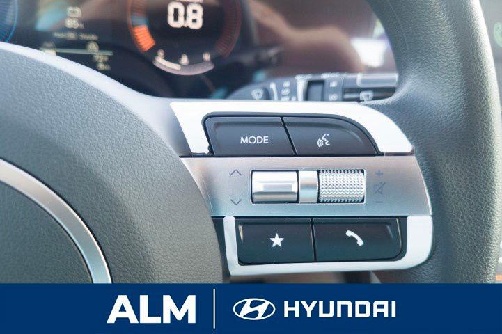 New 2026 White Pearl HYUNDAI SE FWD image 26