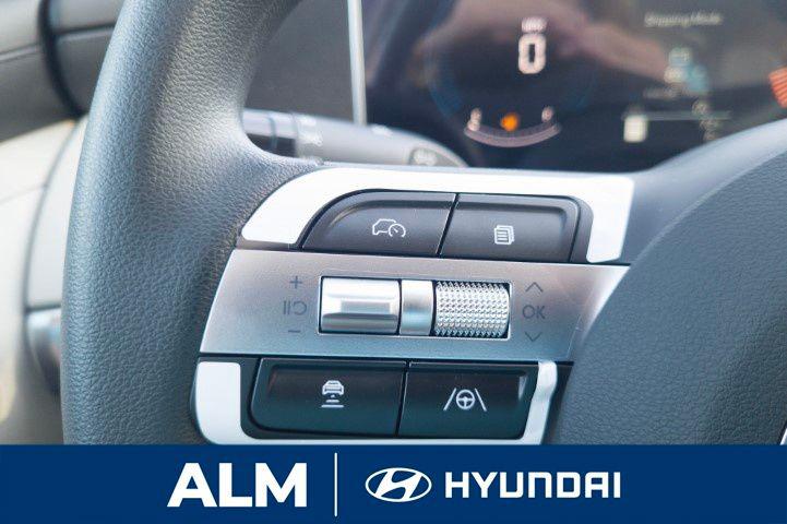 New 2026 White Pearl HYUNDAI SE FWD image 27