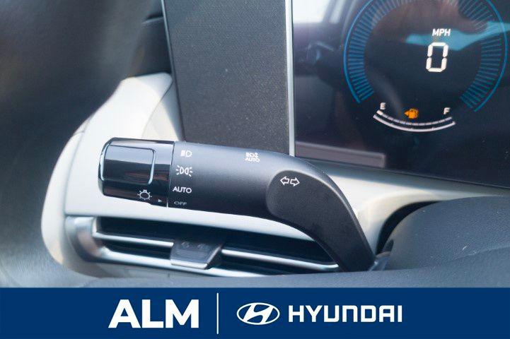 New 2026 White Pearl HYUNDAI SE FWD image 29