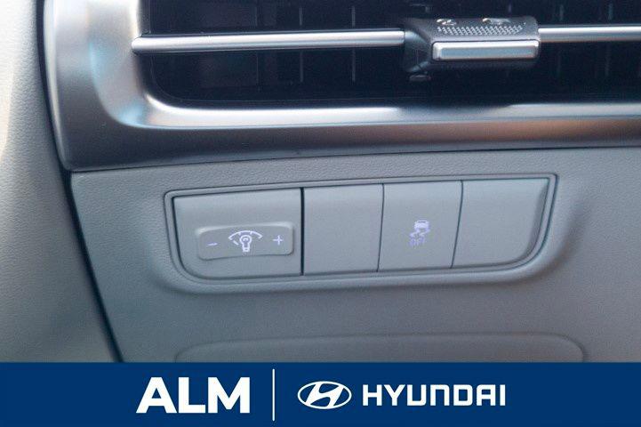 New 2026 White Pearl HYUNDAI SE FWD image 31