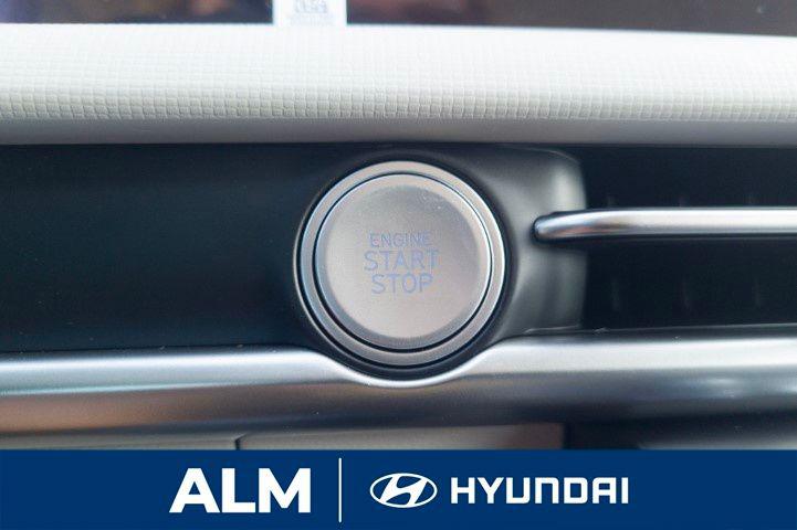 New 2026 White Pearl HYUNDAI SE FWD image 33