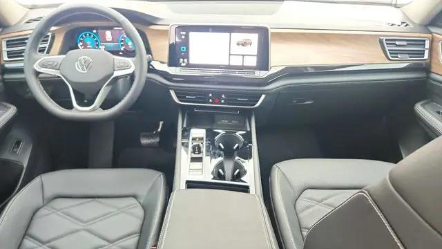 2026 Volkswagen Atlas SE with Technology