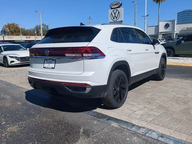 2026 Volkswagen Atlas Cross Sport SE with Technology