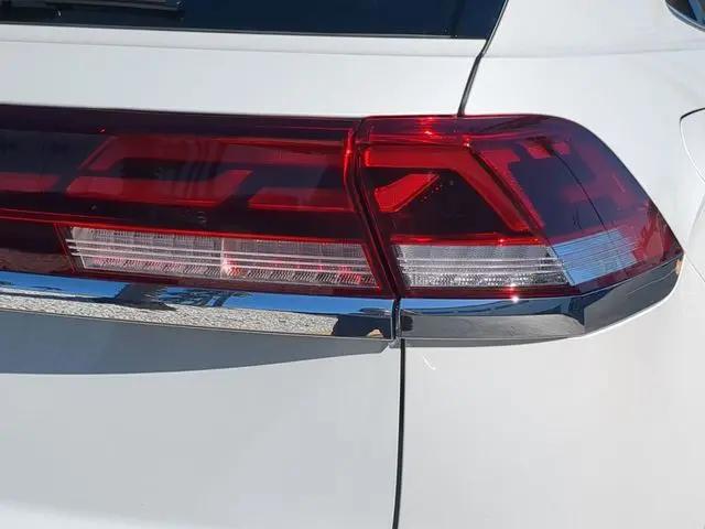 2026 Volkswagen Atlas Cross Sport SE with Technology
