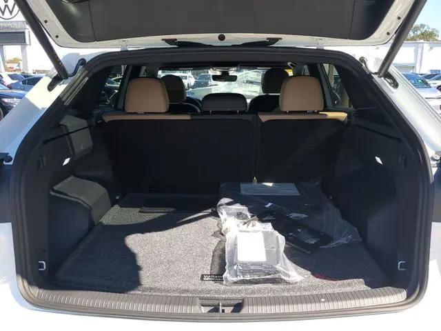2026 Volkswagen Atlas Cross Sport SE with Technology