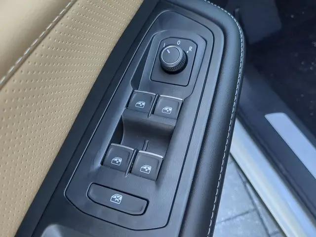 2026 Volkswagen Atlas Cross Sport SE with Technology